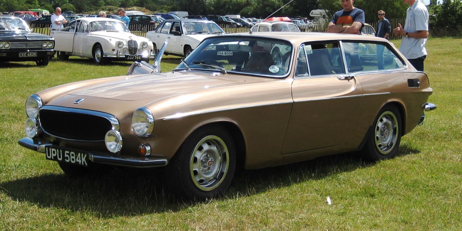 Volvo 1800 ES 1972 года, вид спереди сбоку